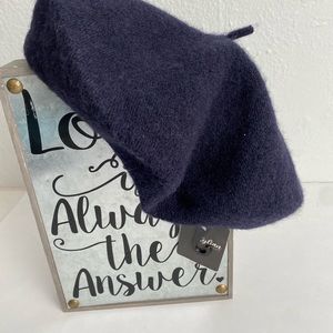 Wool beret hat (NWT)